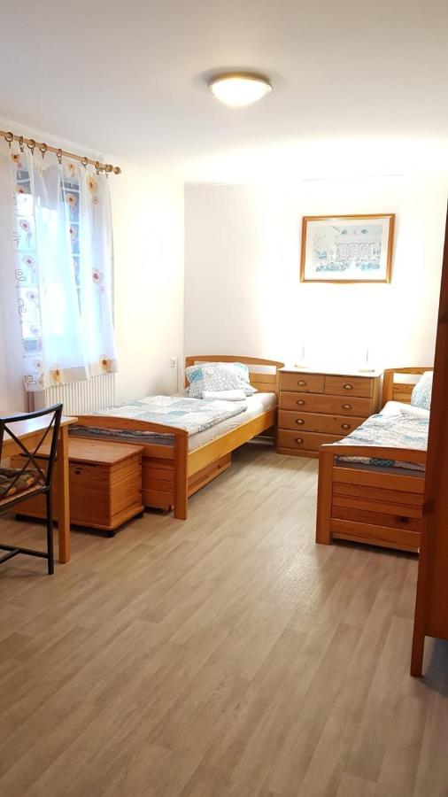 Dum V Podzamci Apartman Mělník Kültér fotó