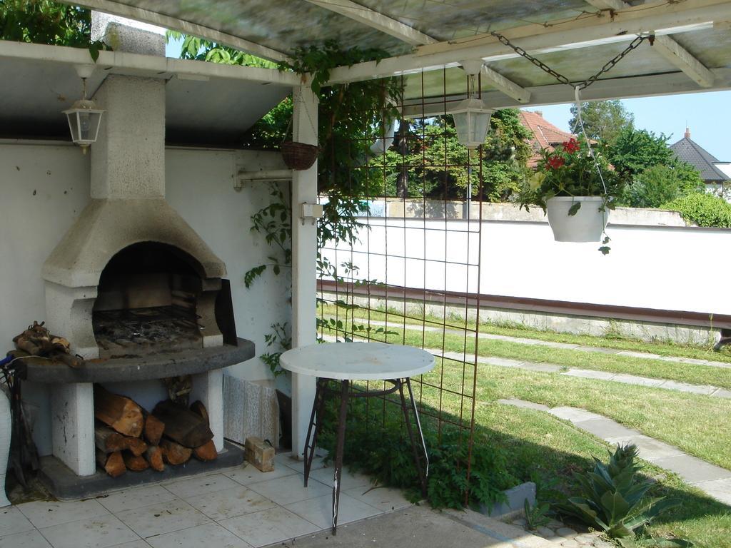 Dum V Podzamci Apartman Mělník Szoba fotó