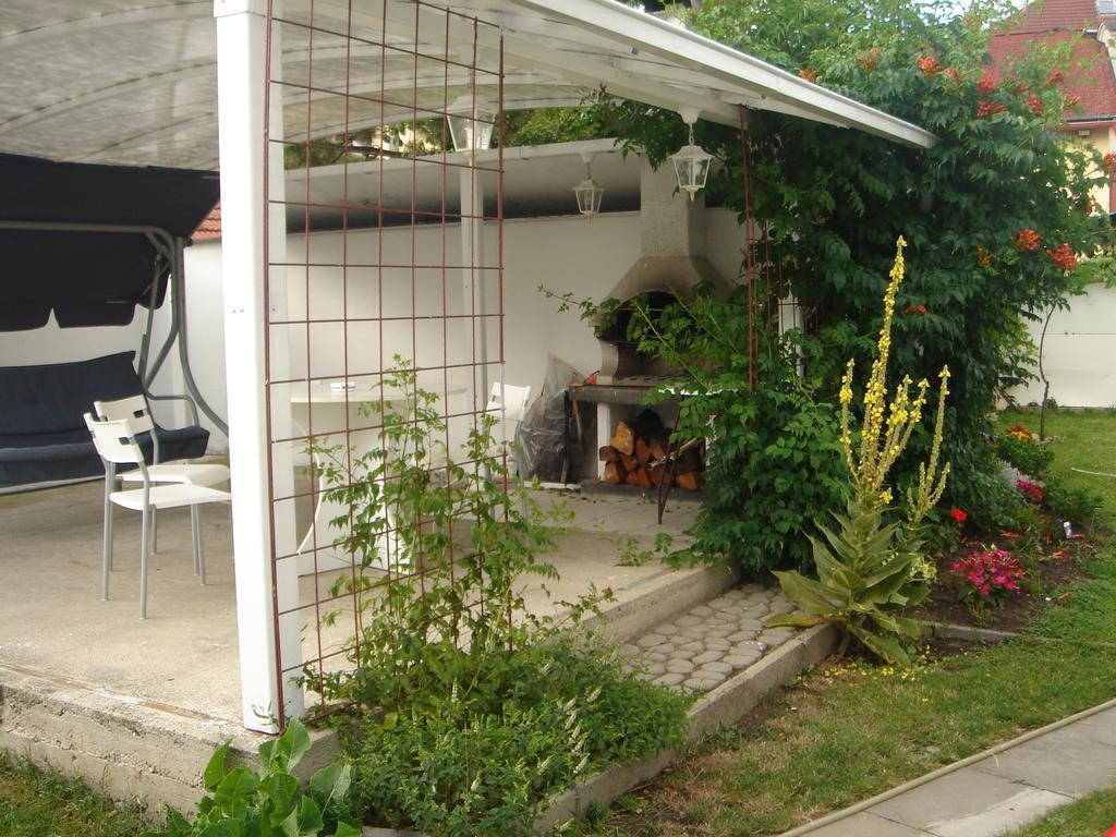 Dum V Podzamci Apartman Mělník Kültér fotó