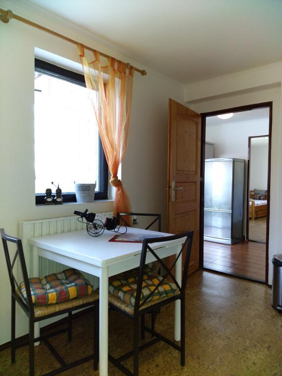 Dum V Podzamci Apartman Mělník Kültér fotó